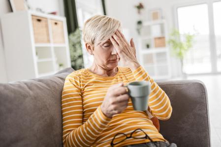 Menopausia y Vejiga: Por qué cambian tus hábitos urinarios después de los 50 años